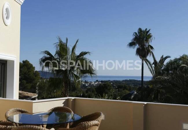 Alicante Benissa'da Golf Sahasına Yakın Deniz Manzaralı Villa 4