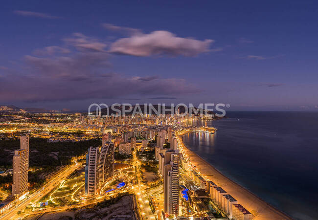 Benidorm Costa Blanca'da Plaja Yakın Deniz Manzaralı Daireler 9