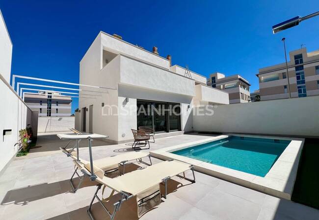 Spacious Detached Villa with Pool in Playa Flamenca Orihuela