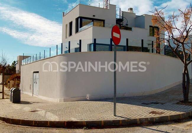Under-construction Villa Close by the Beach in Polop 7