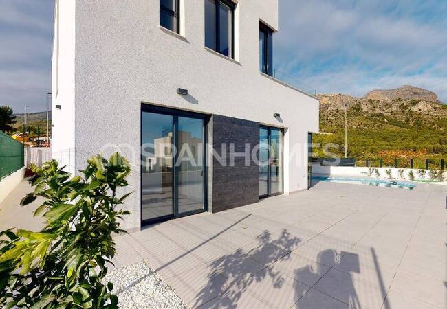 Under-construction Villa Close by the Beach in Polop 9