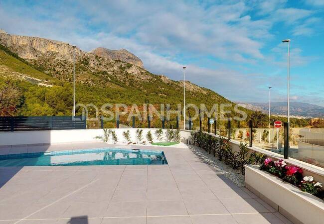 Under-construction Villa Close by the Beach in Polop 11