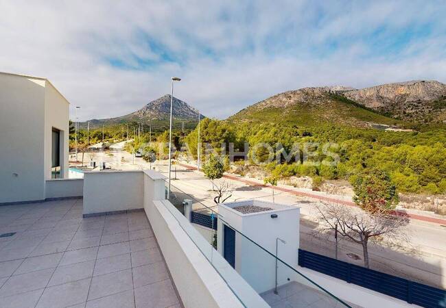 Under-construction Villa Close by the Beach in Polop 18