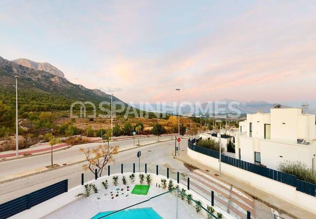 Under-construction Villa Close by the Beach in Polop 28