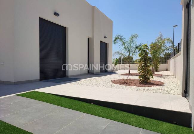 Polop'ta Geniş Teraslı Akdeniz Stilinde Şık Villalar 10