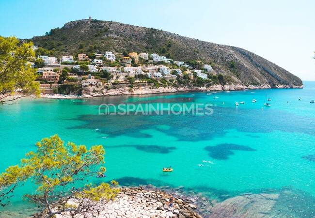 Sunsoaked Villas with Pool and Garden in Busot, Alicante 6