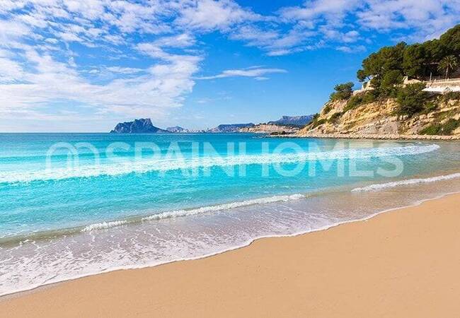 Sunsoaked Villas with Pool and Garden in Busot, Alicante 7