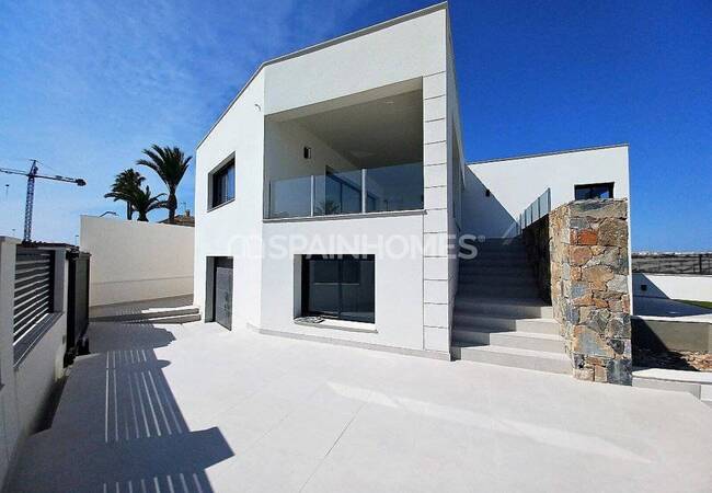Beachfront Detached Villa with Private Pool in Torrevieja 2