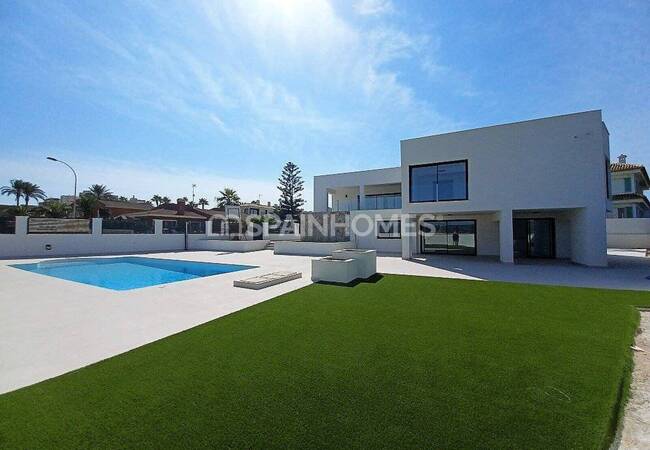 Beachfront Detached Villa with Private Pool in Torrevieja 5