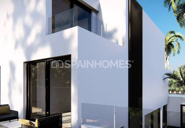 La Zenia'da Sahile Çok Yakın Konumda Şık Tasarımlı Lüks Villa 10