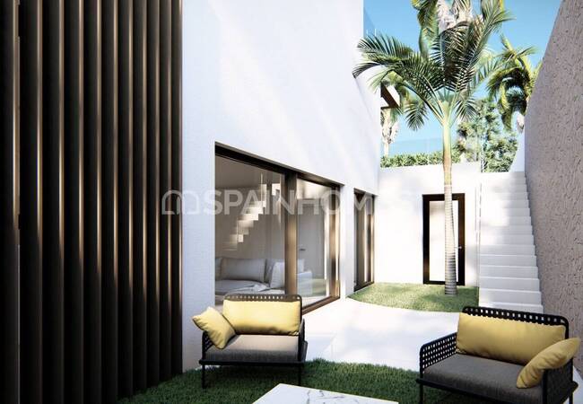La Zenia'da Sahile Çok Yakın Konumda Şık Tasarımlı Lüks Villa 11
