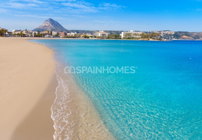 Spacious Detached Villas with Pool and Garden in Finestrat 13