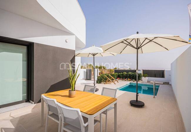 Torrevieja'da Özel Havuzlu Satılık Şık Tasarımlı Evler 6