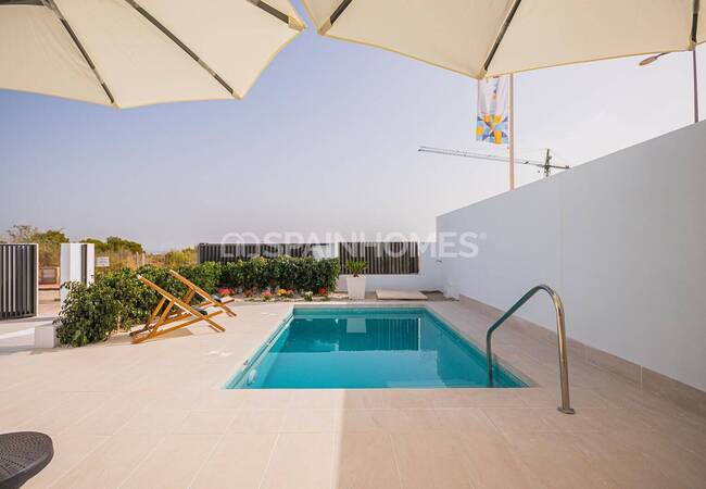 Torrevieja'da Özel Havuzlu Satılık Şık Tasarımlı Evler 5