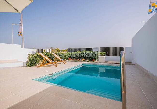 Torrevieja'da Özel Havuzlu Satılık Şık Tasarımlı Evler 4