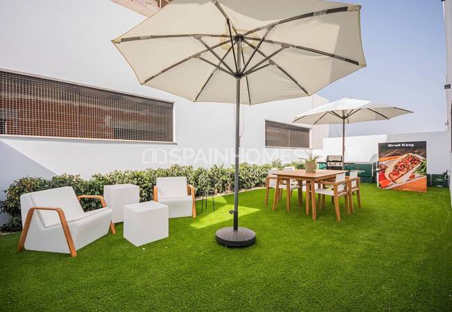 Torrevieja'da Özel Havuzlu Satılık Şık Tasarımlı Evler 10