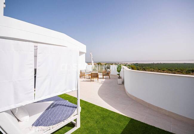 Torrevieja'da Özel Havuzlu Satılık Şık Tasarımlı Evler 16