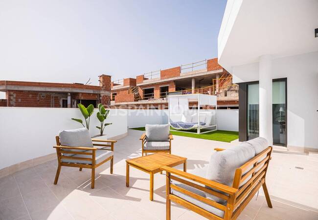 Torrevieja'da Özel Havuzlu Satılık Şık Tasarımlı Evler 15