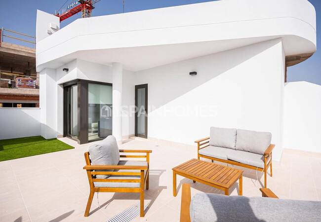 Torrevieja'da Özel Havuzlu Satılık Şık Tasarımlı Evler 12