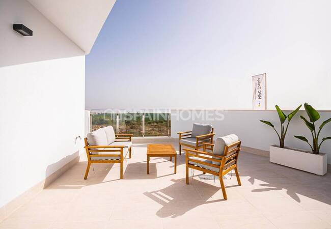 Torrevieja'da Özel Havuzlu Satılık Şık Tasarımlı Evler 18