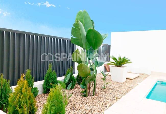 Torrevieja'da Özel Havuzlu Satılık Şık Tasarımlı Evler 2