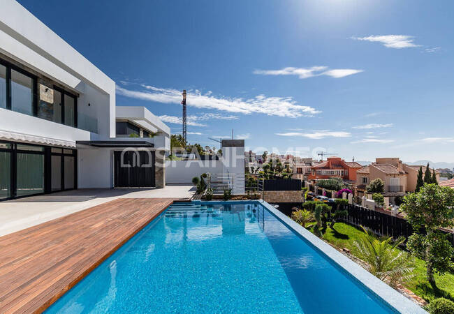 Finestrat'ta Plaja ve Şehre 5 Km Mesafede Lüks Villalar 6