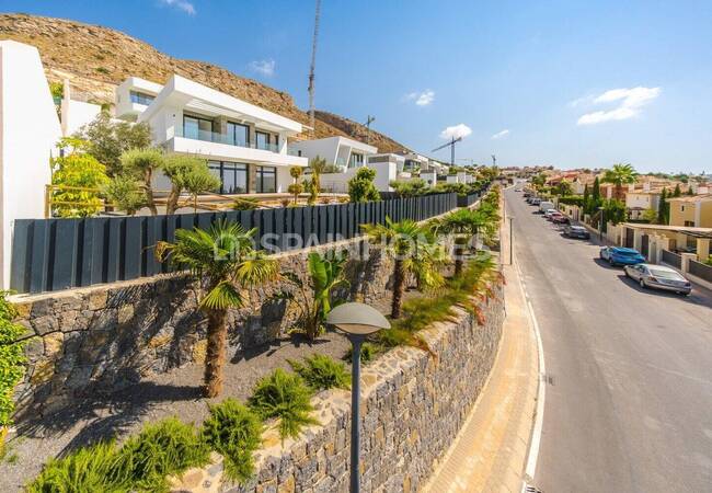 Finestrat'ta Plaja ve Şehre 5 Km Mesafede Lüks Villalar 8