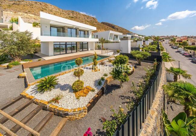 Finestrat'ta Plaja ve Şehre 5 Km Mesafede Lüks Villalar 5