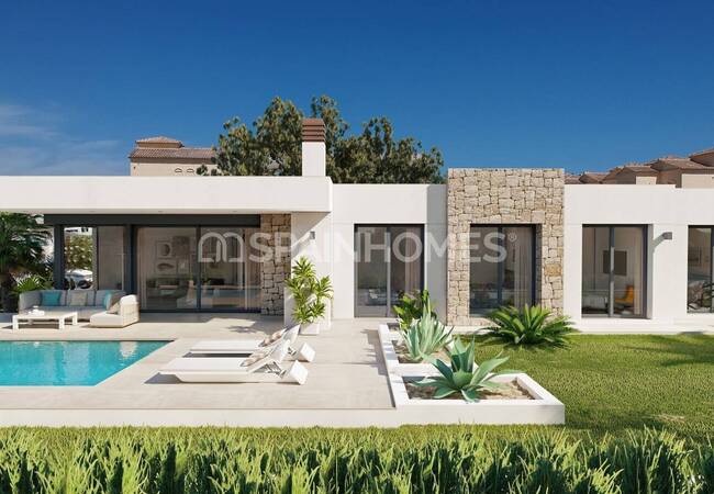 Luxury Villa Close to the Beach in Popular Area in Calpe