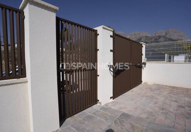 Detached Houses Intertwined with Nature in Polop Alicante 1
