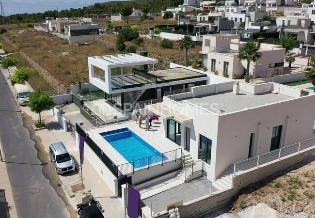 Casas Entrelazadas Con La Naturaleza En Polop Alicante