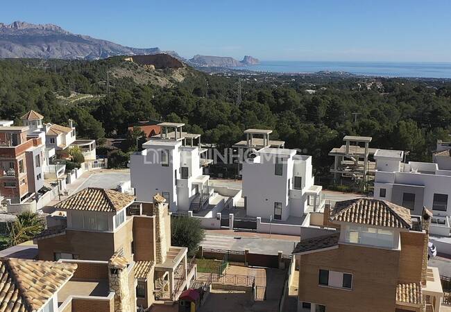 Spacious Detached Houses Close to Beach in La Nucia Alicante 4