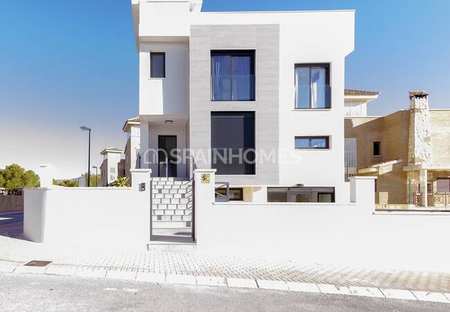 Spacious Detached Houses Close to Beach in La Nucia Alicante 5