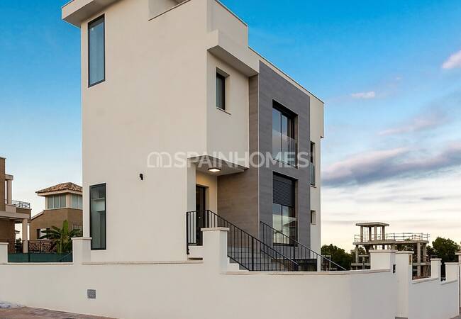 Spacious Detached Houses Close to Beach in La Nucia Alicante 6