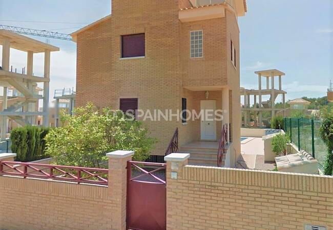 Spacious Detached Houses Close to Beach in La Nucia Alicante 7