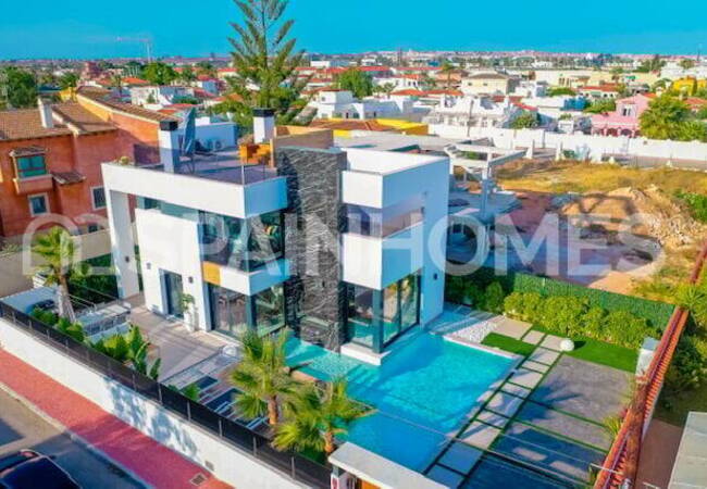 Lyxiga Och Rymliga Villor Med Privat Simbassäng I Torrevieja 4