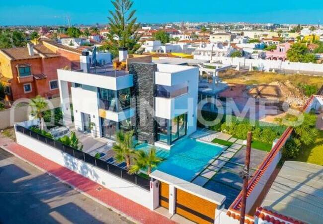 Lyxiga Och Rymliga Villor Med Privat Simbassäng I Torrevieja 6