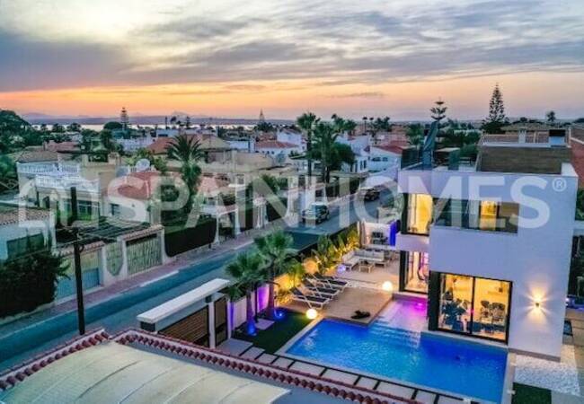 Lyxiga Och Rymliga Villor Med Privat Simbassäng I Torrevieja 3