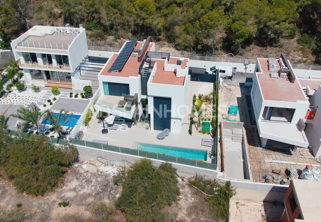 فيلات أنيقة مع حدائق ومسابح خاصة في أليكانتي لا نوسيا 7