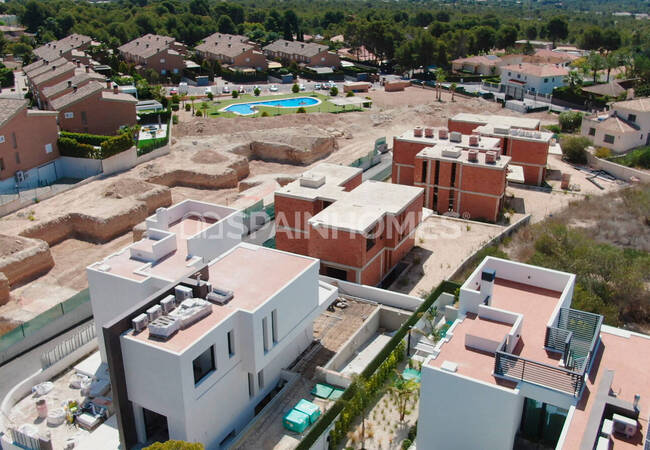 فيلات أنيقة مع حدائق ومسابح خاصة في أليكانتي لا نوسيا 5