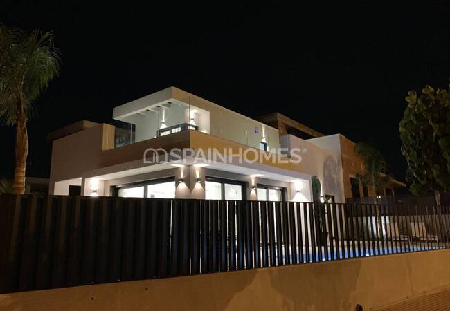Luxe Villas with 3 Bedrooms and a Large Solarium in Daya Nueva 3