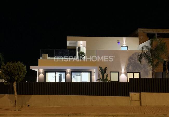 Luxe Villas with 3 Bedrooms and a Large Solarium in Daya Nueva 4