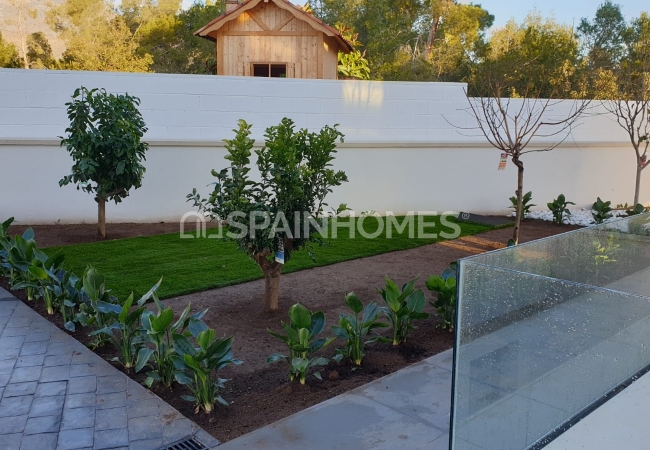 Villas with Sea, City, and Nature Views in Benidorm Alicante 10