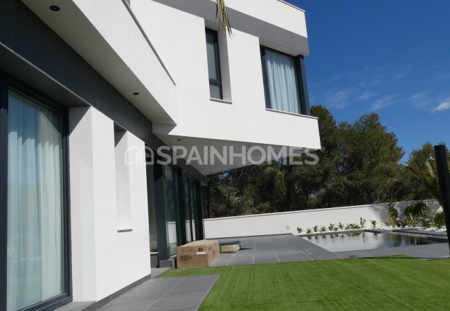 Villas with Sea, City, and Nature Views in Benidorm Alicante 3