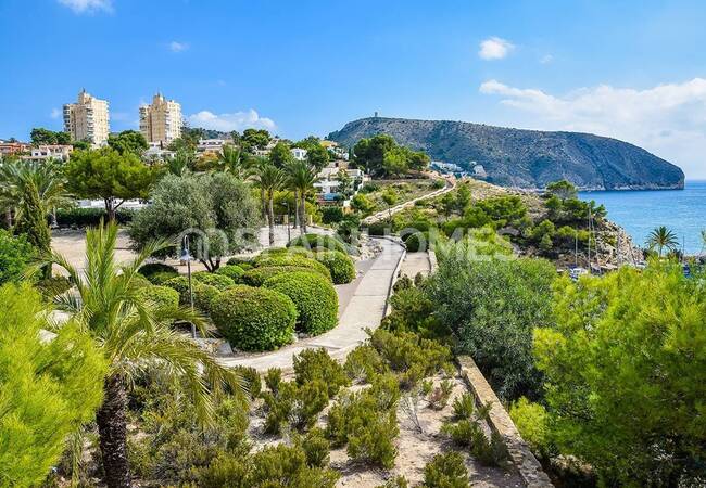 Detached Villa Near the Mediterranean Coast in Calpe 4