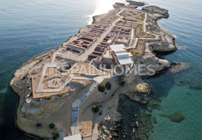 Alicante El Campello'da Sahile Yakın Havuzlu Sitede Geniş Villa 8