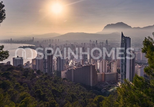 Villa with Indoor and Outdoor Pool in Finestrat Alicante 9