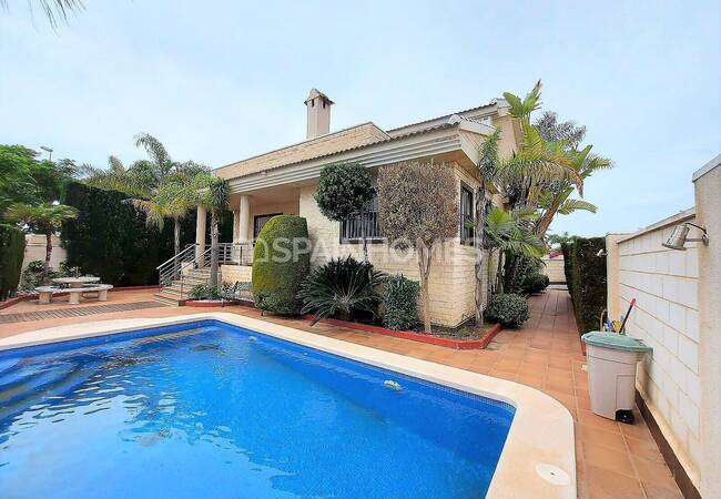 Torre De La Horadada'da Sahile Yakın Müstakil Geniş Villa 1