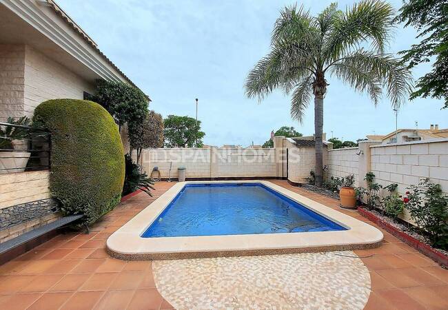 Torre De La Horadada'da Sahile Yakın Müstakil Geniş Villa 3