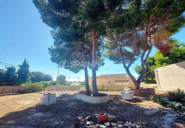 Detached House with 1185 Sqm Plot in Pinar De Campoverde 13